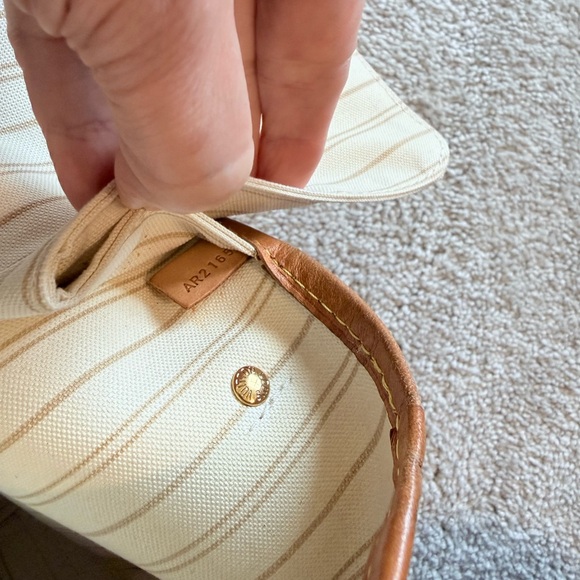 Louis Vuitton Neverfull PM - Picture 12 of 12